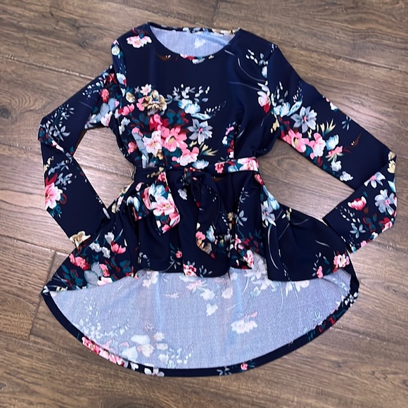 Tops - Size Small Hi-Lo, Floral Print Blouse